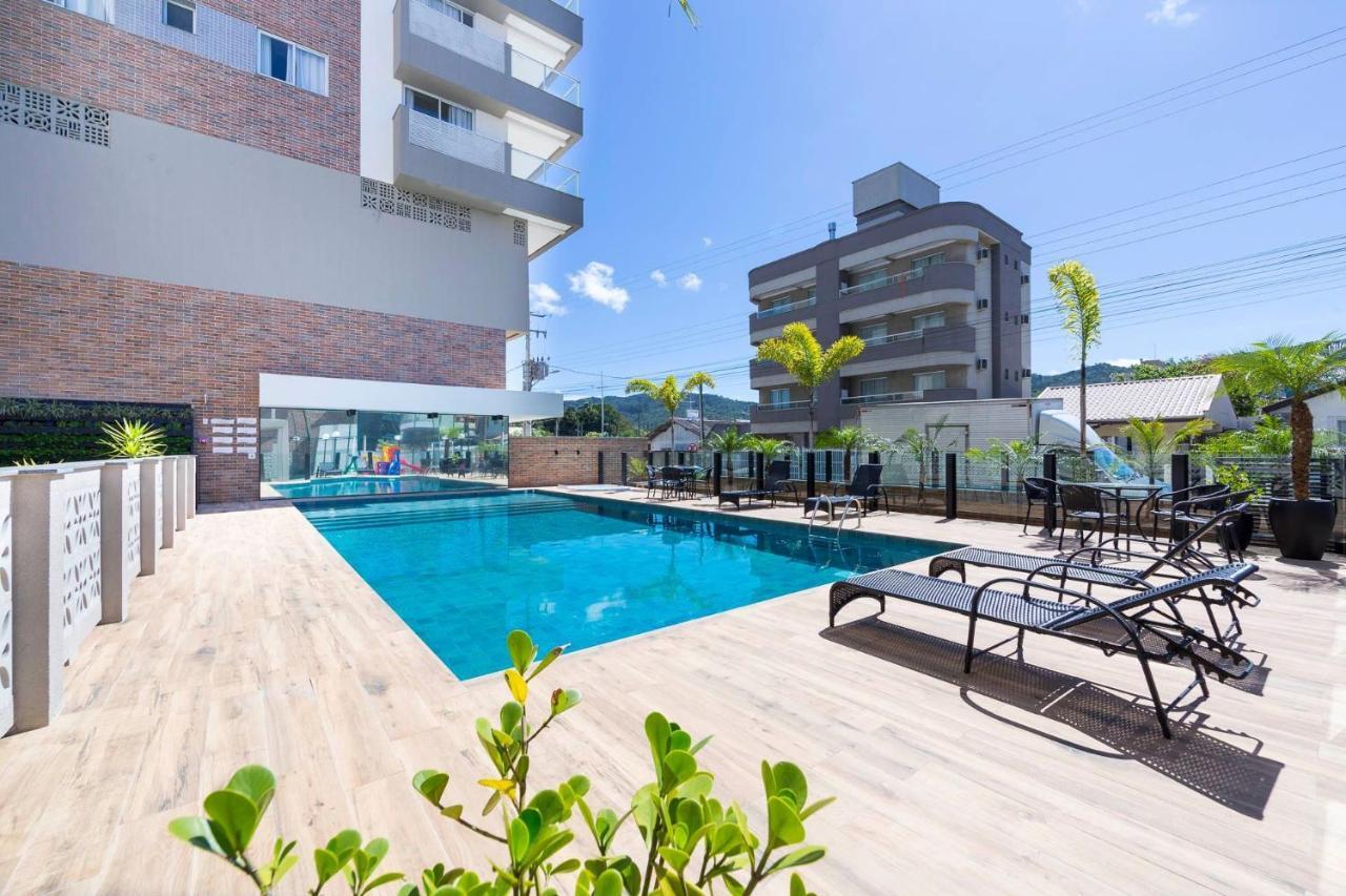 Terrazzo 602B - Cobertura duplex à poucos metros da praia de Bombas - Condomínio com piscina - Academia - Solário Bombinhas Extérieur photo