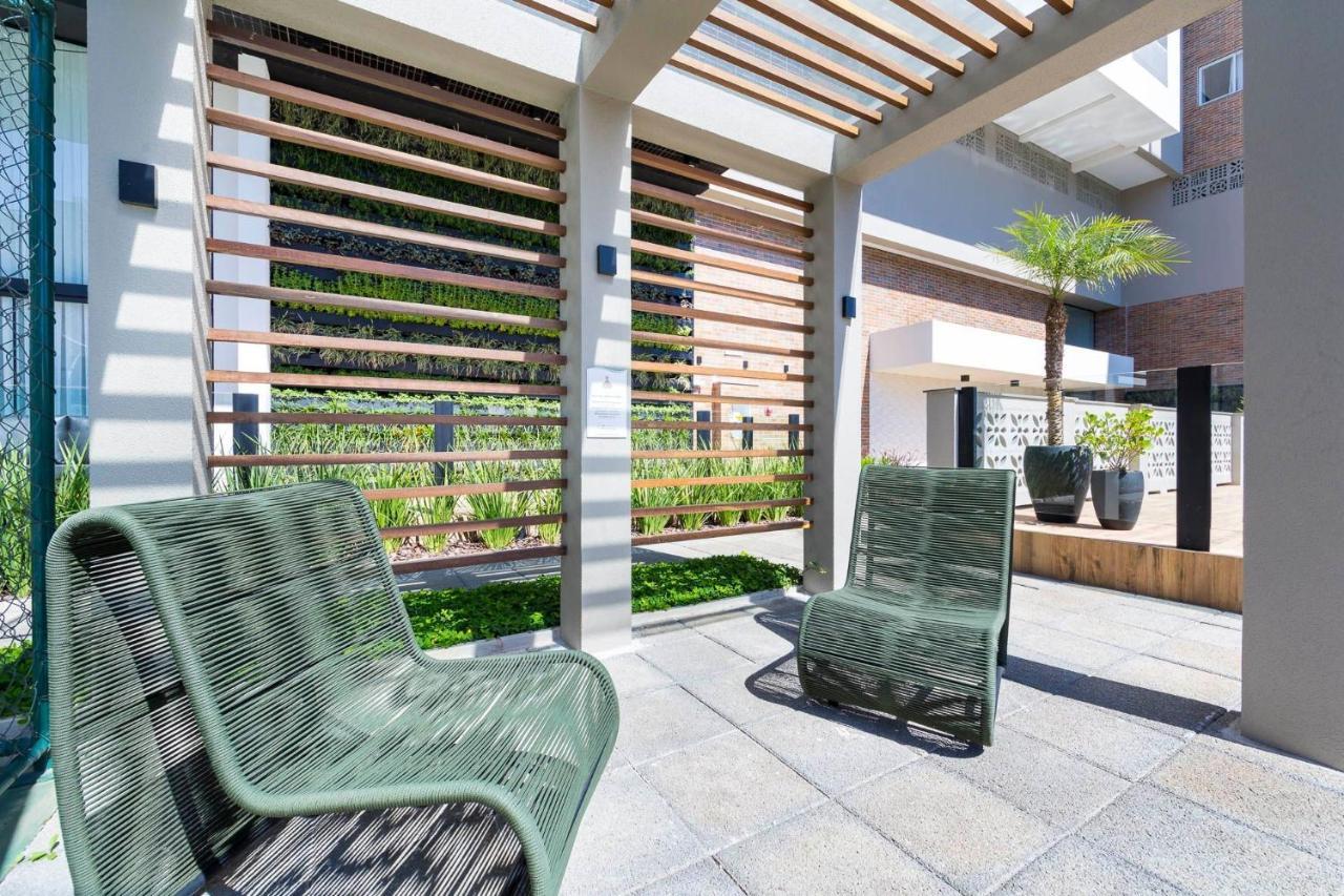 Terrazzo 602B - Cobertura duplex à poucos metros da praia de Bombas - Condomínio com piscina - Academia - Solário Bombinhas Extérieur photo